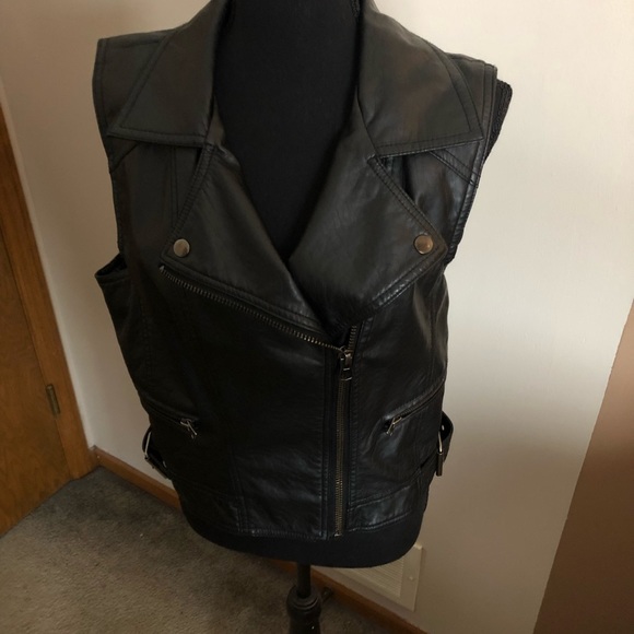American Rag Faux leather Vest. - Picture 3 of 5
